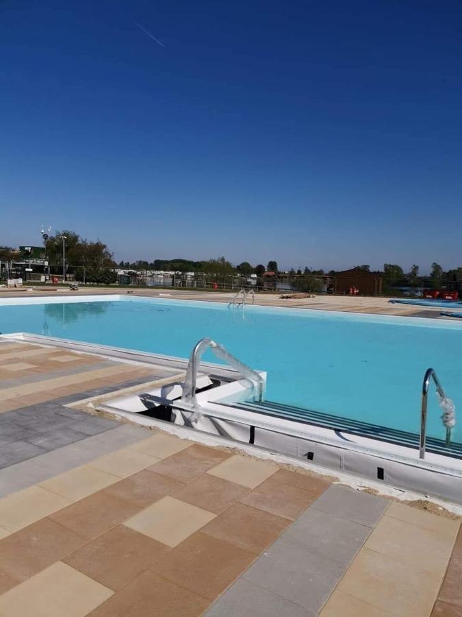 Holiday Home Breaks At Tattershall Lakes Конингсби Экстерьер фото