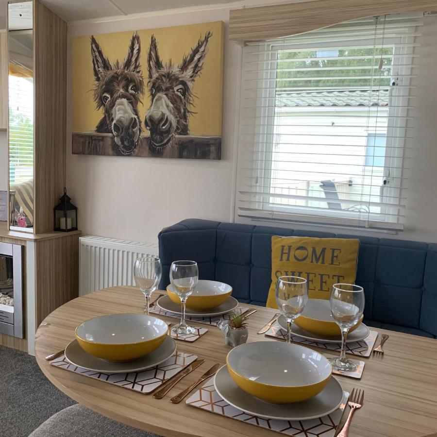 Holiday Home Breaks At Tattershall Lakes Конингсби Экстерьер фото