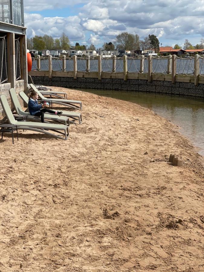 Holiday Home Breaks At Tattershall Lakes Конингсби Экстерьер фото